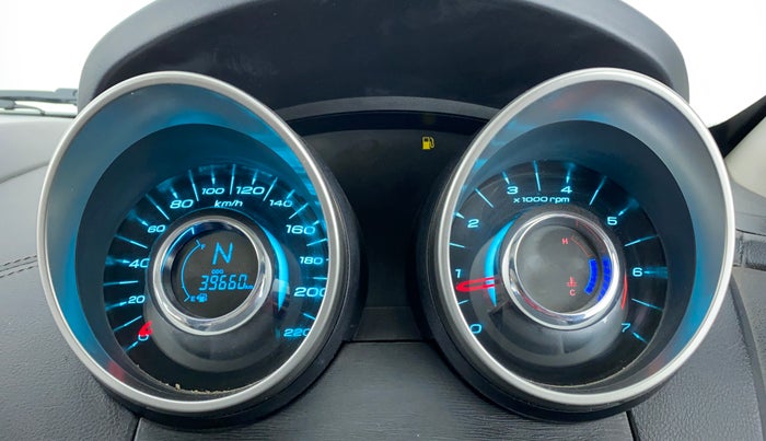 2019 Mahindra XUV500 W11, Diesel, Manual, 39,658 km, Odometer Image
