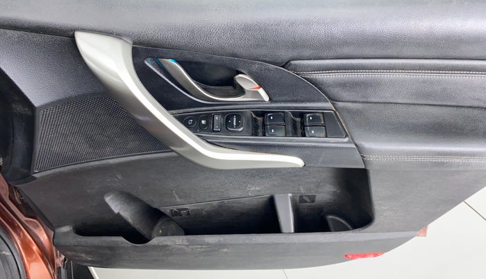 2019 Mahindra XUV500 W11, Diesel, Manual, 39,658 km, Driver Side Door Panels Control