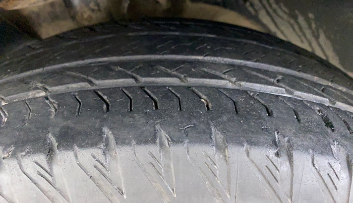 2019 Mahindra XUV500 W11, Diesel, Manual, 39,658 km, Left Front Tyre Tread