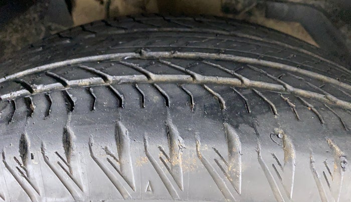 2019 Mahindra XUV500 W11, Diesel, Manual, 39,658 km, Right Front Tyre Tread