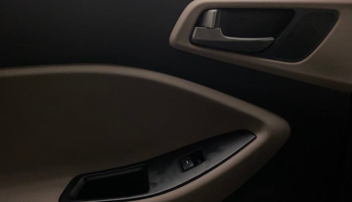 2015 Hyundai Elite i20 SPORTZ 1.2, Petrol, Manual, 1,12,665 km, Left rear window switch / handle - Switch/handle not functional
