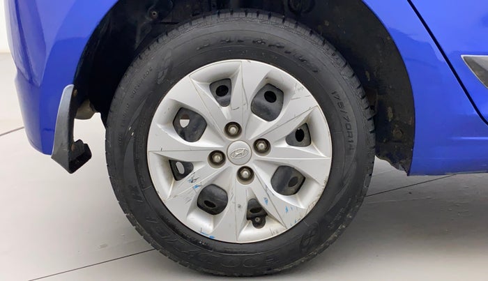 2015 Hyundai Elite i20 SPORTZ 1.2, Petrol, Manual, 1,12,717 km, Right Rear Wheel