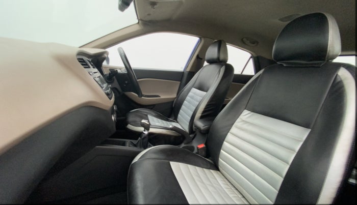2015 Hyundai Elite i20 SPORTZ 1.2, Petrol, Manual, 1,12,717 km, Right Side Front Door Cabin