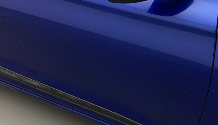 2015 Hyundai Elite i20 SPORTZ 1.2, Petrol, Manual, 1,12,665 km, Driver-side door - Minor scratches
