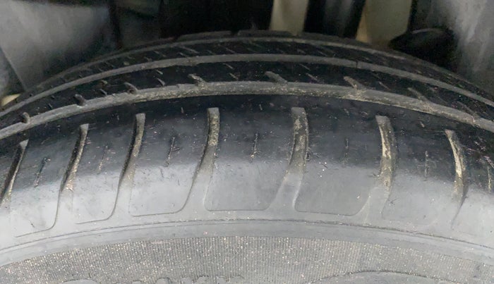 2019 Maruti Swift LXI D, Petrol, Manual, 45,453 km, Left Rear Tyre Tread