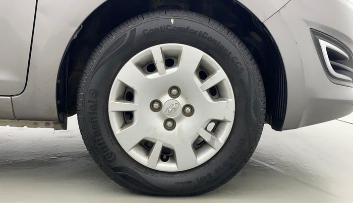 2013 Hyundai i20 MAGNA O 1.2, Petrol, Manual, 42,589 km, Right Front Wheel