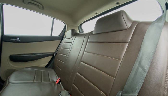 2013 Hyundai i20 MAGNA O 1.2, Petrol, Manual, 42,589 km, Right Side Rear Door Cabin