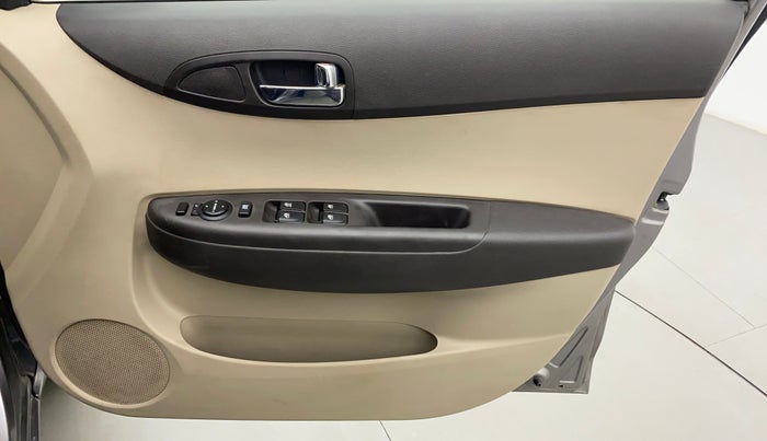 2013 Hyundai i20 MAGNA O 1.2, Petrol, Manual, 42,589 km, Driver Side Door Panels Control