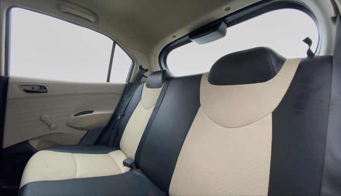 2019 Hyundai NEW SANTRO ERA 1.1, Petrol, Manual, 17,276 km, Right Side Door Cabin View