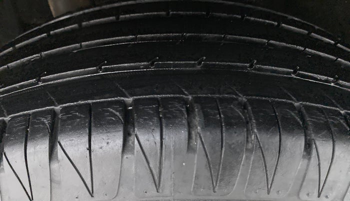 2018 Maruti Vitara Brezza ZDI + AMT, Diesel, Automatic, 49,723 km, Right Rear Tyre Tread