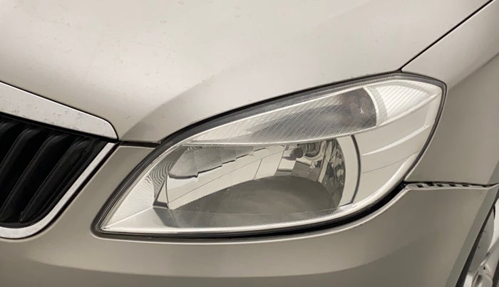 2013 Skoda Rapid ELEGANCE 1.6 MPI MT, Petrol, Manual, 67,426 km, Left headlight - Headlight parking bulb fused