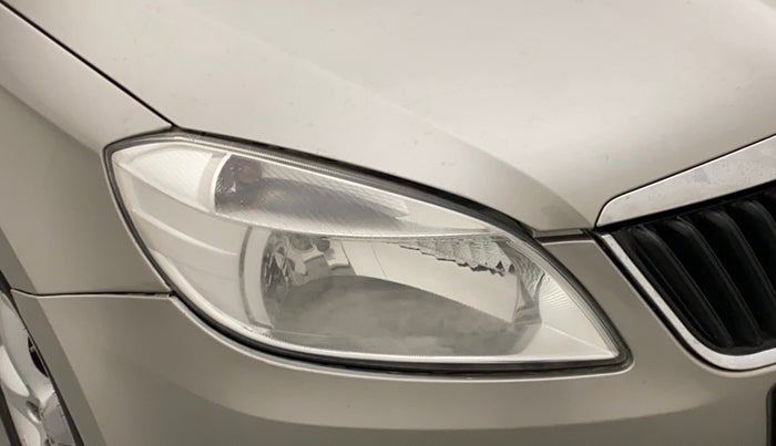 2013 Skoda Rapid ELEGANCE 1.6 MPI MT, Petrol, Manual, 67,426 km, Right headlight - Headlight parking bulb fused