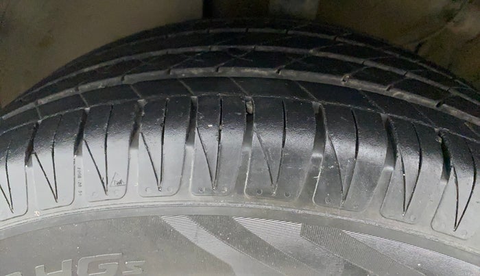 2022 KIA SONET GTX PLUS 1.0 IMT, Petrol, Manual, 27,249 km, Left Front Tyre Tread