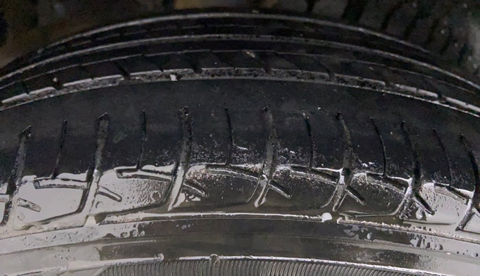 2016 Maruti Ertiga VXI CNG, CNG, Manual, 56,749 km, Left Front Tyre Tread
