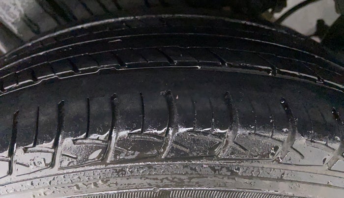 2016 Maruti Ertiga VXI CNG, CNG, Manual, 56,749 km, Left Rear Tyre Tread