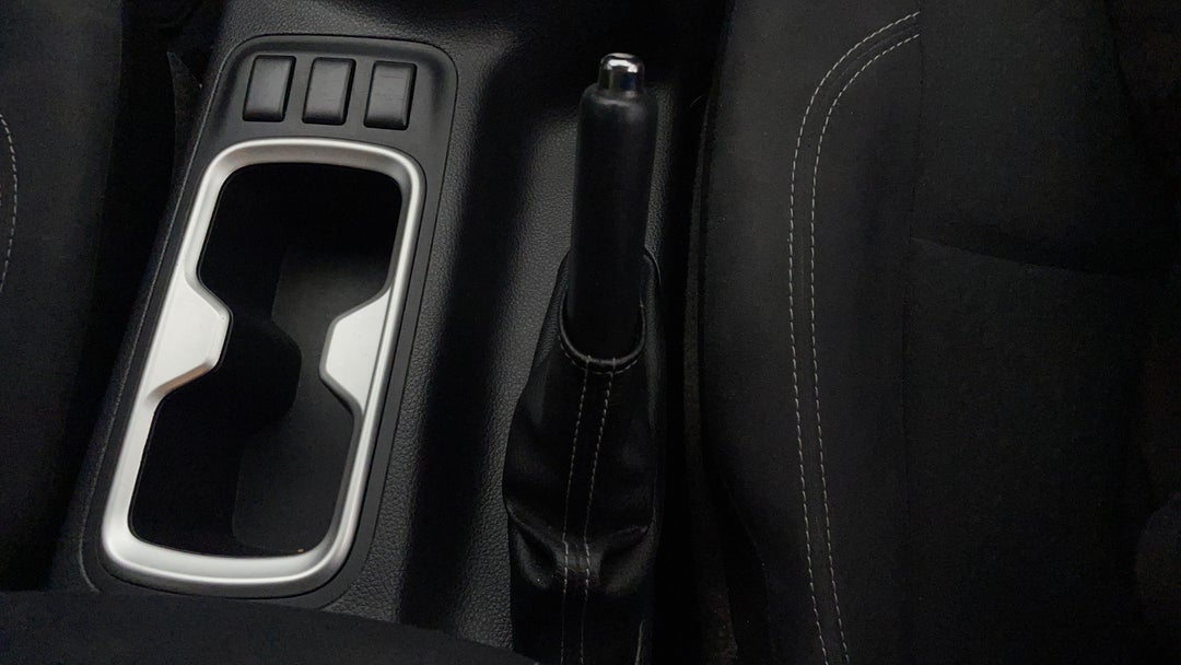 2019 Nissan Navara St (4x4), Manual, 87767 km, Handbrake