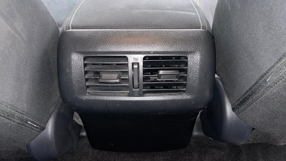 2019 Nissan Navara St (4x4), Manual, 87767 km, Rear A/C Vent