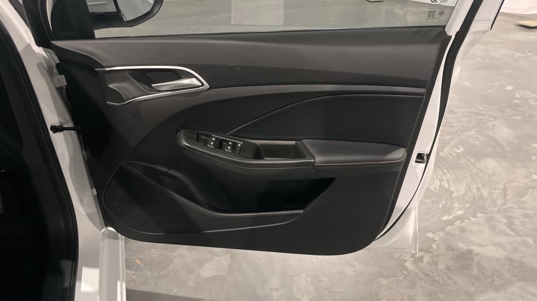 2025 MG Mg3 Essence, Automatic, 2782 km, Speaker View