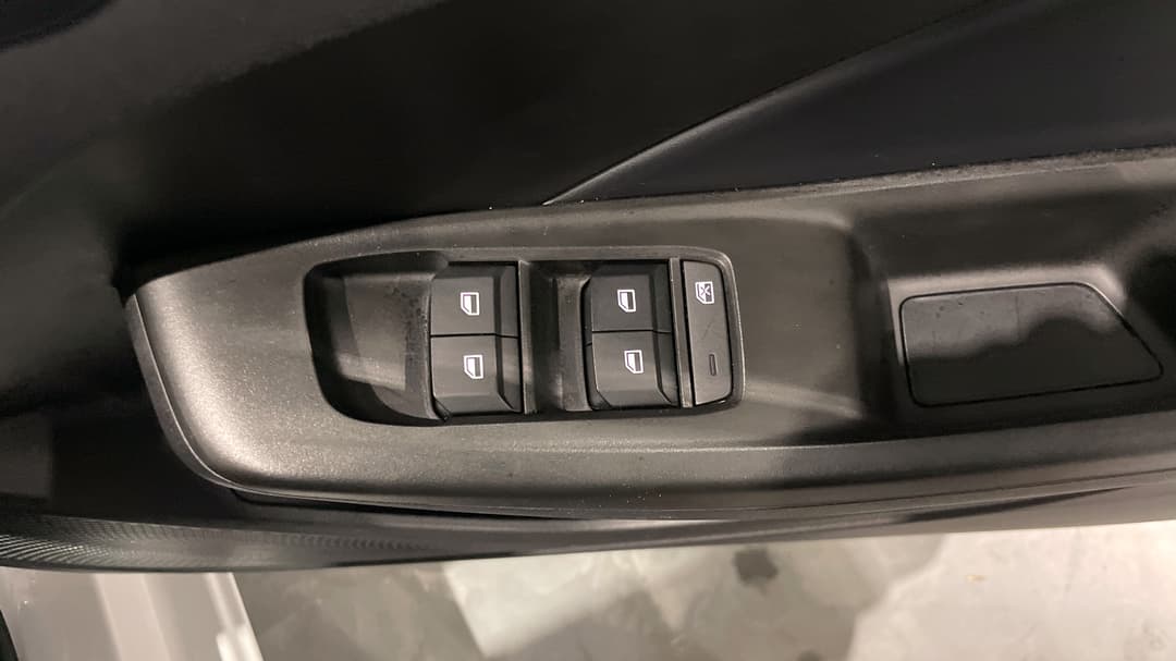 2025 MG Mg3 Essence, Automatic, 2782 km, Drivers Side Door Panel Controls