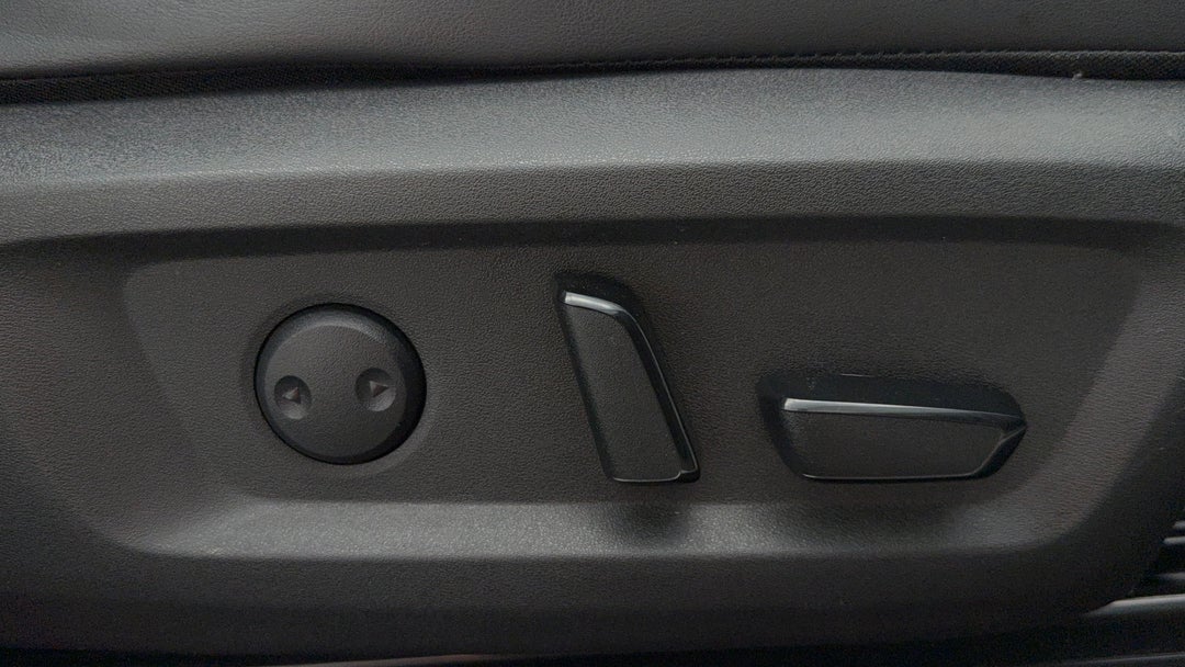 2023 Nissan X-trail St-l (4WD) 7 Seat, Automatic, 22139 km, Drivers Side Adjustment Panel