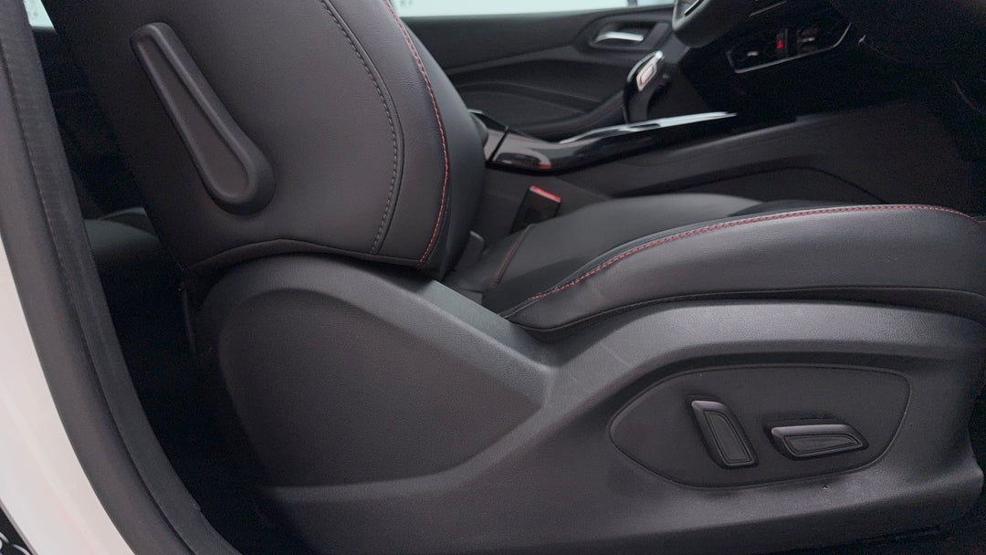 2024 MG Mg5 Essence, Automatic, 15186 km, Drivers Side Adjustment Panel