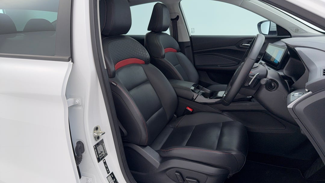 2024 MG Mg5 Essence, Automatic, 15186 km, Right Side Front Door Cabin View