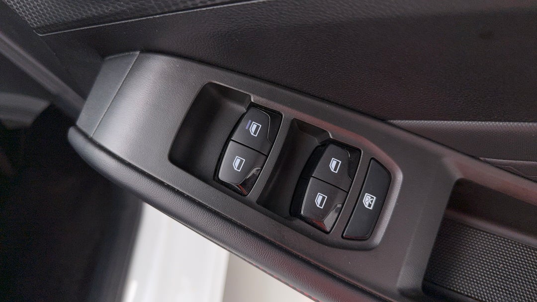 2024 MG Mg5 Essence, Automatic, 15186 km, Drivers Side Door Panel Controls