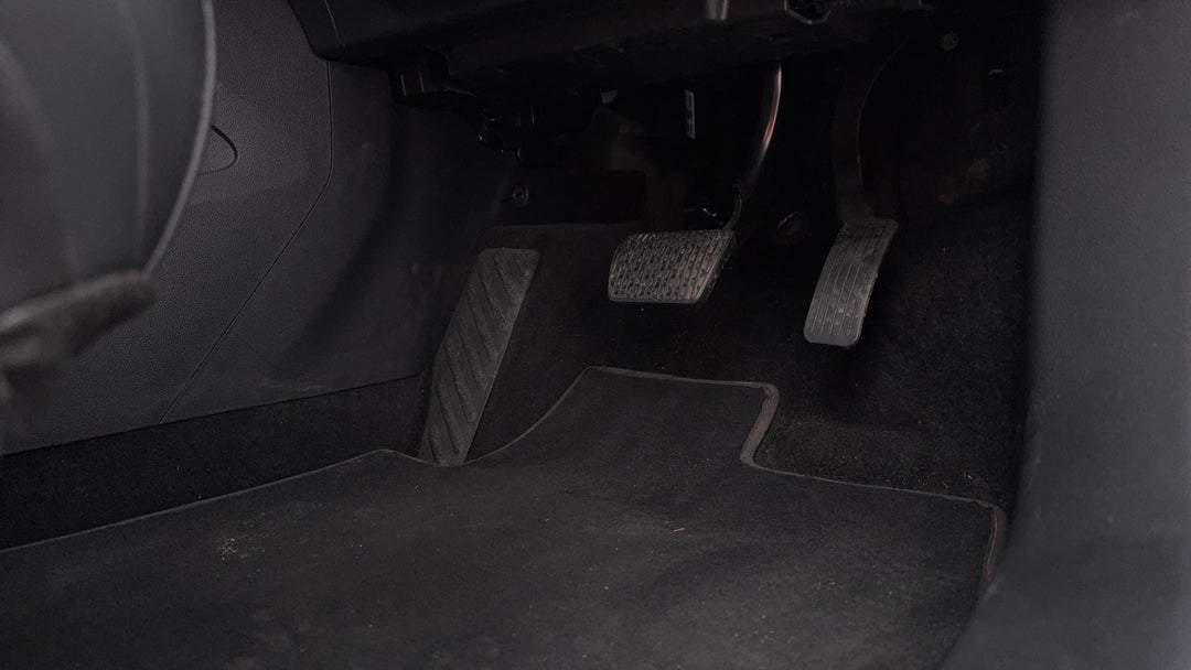 2024 MG Mg5 Essence, Automatic, 15186 km, Pedals and Footmat