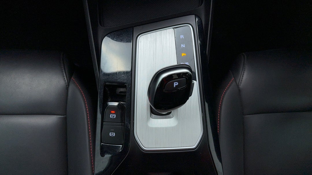 2024 MG Mg5 Essence, Automatic, 15186 km, Gear Lever 