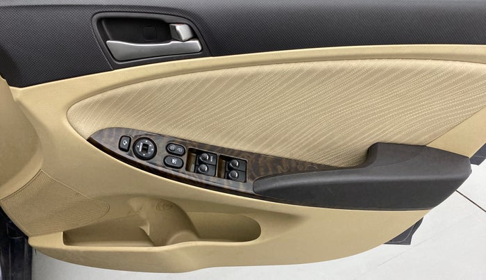2016 Hyundai Verna FLUIDIC 1.6 SX VTVT, Petrol, Manual, 57,985 km, Driver Side Door Panels Control