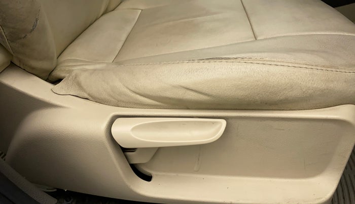 2011 Volkswagen Vento HIGHLINE 1.6 MPI, Petrol, Manual, 39,689 km, Driver Side Adjustment Panel