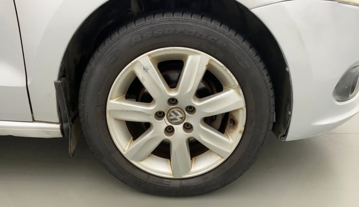 2011 Volkswagen Vento HIGHLINE 1.6 MPI, Petrol, Manual, 39,689 km, Right Front Wheel
