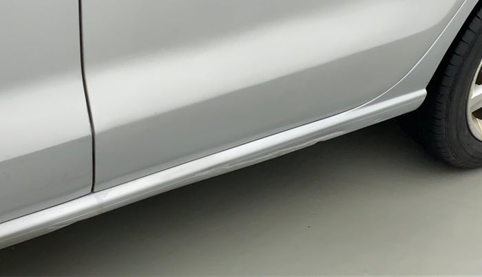 2011 Volkswagen Vento HIGHLINE 1.6 MPI, Petrol, Manual, 39,689 km, Left running board - Minor scratches
