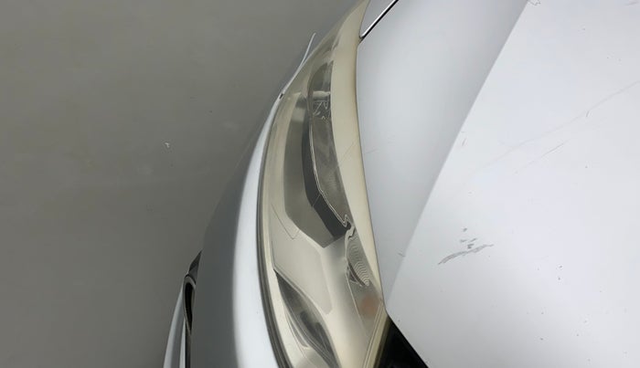 2011 Volkswagen Vento HIGHLINE 1.6 MPI, Petrol, Manual, 39,689 km, Right headlight - Headlight parking bulb fused