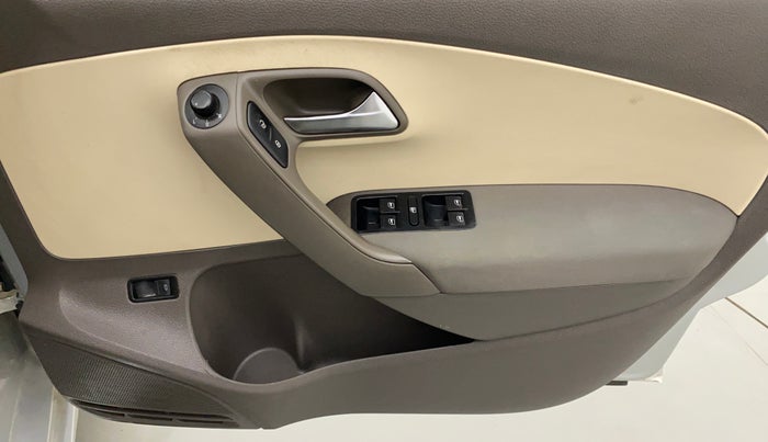 2011 Volkswagen Vento HIGHLINE 1.6 MPI, Petrol, Manual, 39,689 km, Driver Side Door Panels Control
