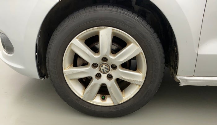 2011 Volkswagen Vento HIGHLINE 1.6 MPI, Petrol, Manual, 39,689 km, Left Front Wheel