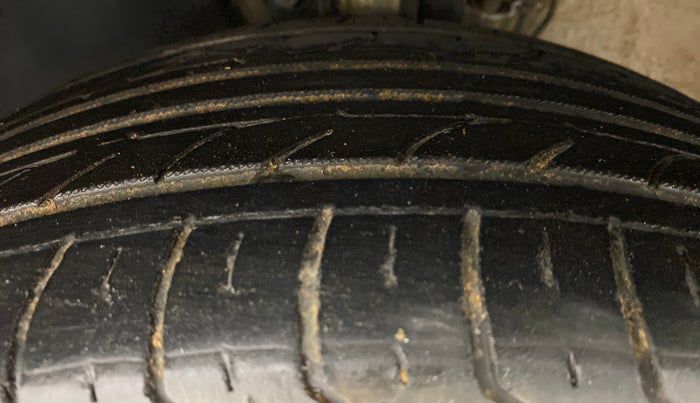 2014 Skoda Rapid ELEGANCE 1.6 TDI MT, Diesel, Manual, 51,091 km, Left Front Tyre Tread