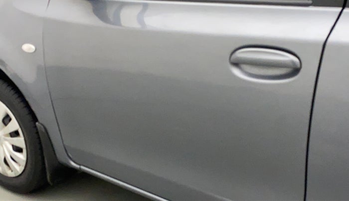 2013 Toyota Etios Liva G, Petrol, Manual, 35,060 km, Front passenger door - Paint has faded