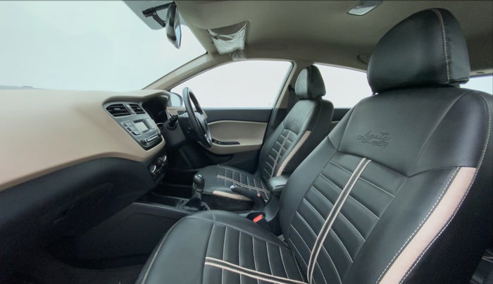 2018 Hyundai Elite i20 Magna Executive 1.2, CNG, Manual, 51,812 km, Right Side Front Door Cabin