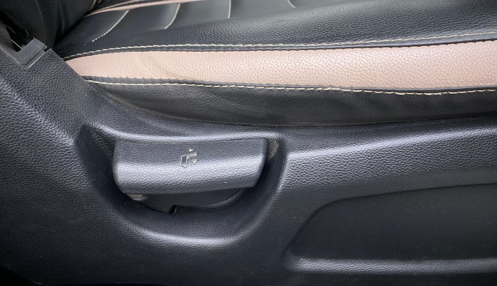 2018 Hyundai Elite i20 Magna Executive 1.2, CNG, Manual, 51,812 km, Driver Side Adjustment Panel