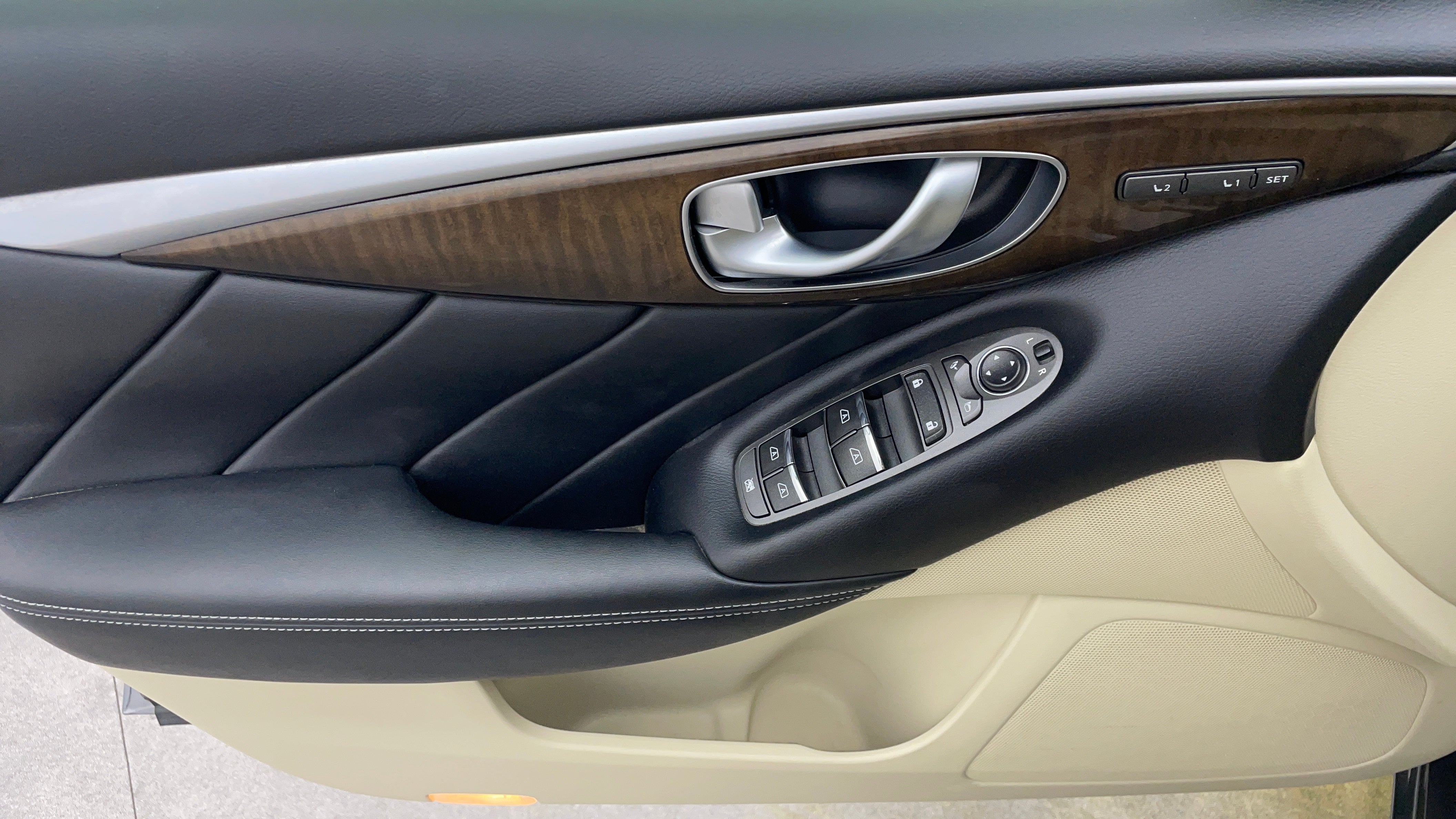 Infiniti Q50-Driver Side Door Panels Controls