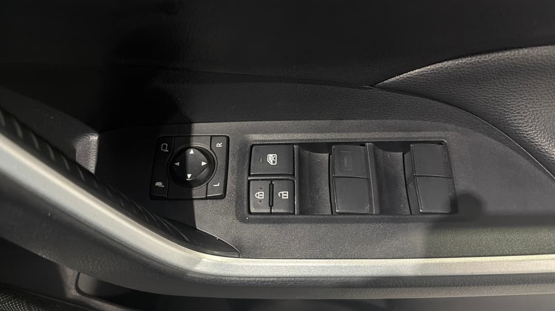 2021 Toyota RAV4 Gx (AWD) Hybrid, Automatic, 119721 km, Drivers Side Door Panel Controls