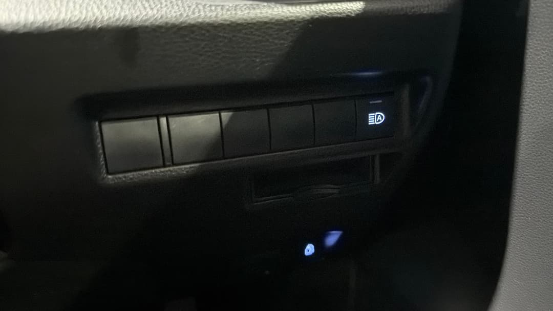 2021 Toyota RAV4 Gx (AWD) Hybrid, Automatic, 119721 km, Utility Switches/Buttons