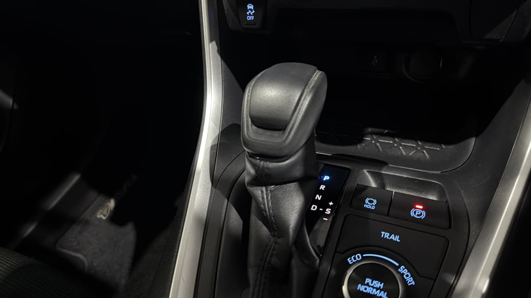 2021 Toyota RAV4 Gx (AWD) Hybrid, Automatic, 119721 km, Gear Lever 
