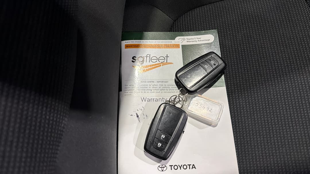 2021 Toyota RAV4 Gx (AWD) Hybrid, Automatic, 119721 km, Key Close-up