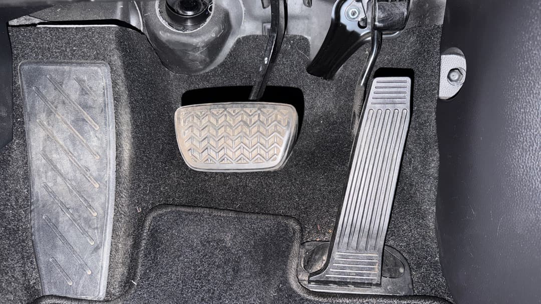 2021 Toyota RAV4 Gx (AWD) Hybrid, Automatic, 119721 km, Pedals and Footmat