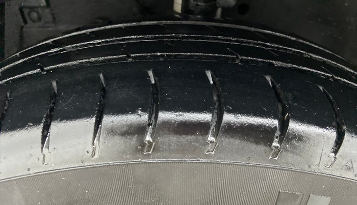 2015 Maruti Swift VDI ABS, Diesel, Manual, 1,07,229 km, Left Front Tyre Tread