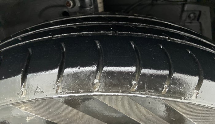 2015 Maruti Swift VDI ABS, Diesel, Manual, 1,07,229 km, Right Front Tyre Tread