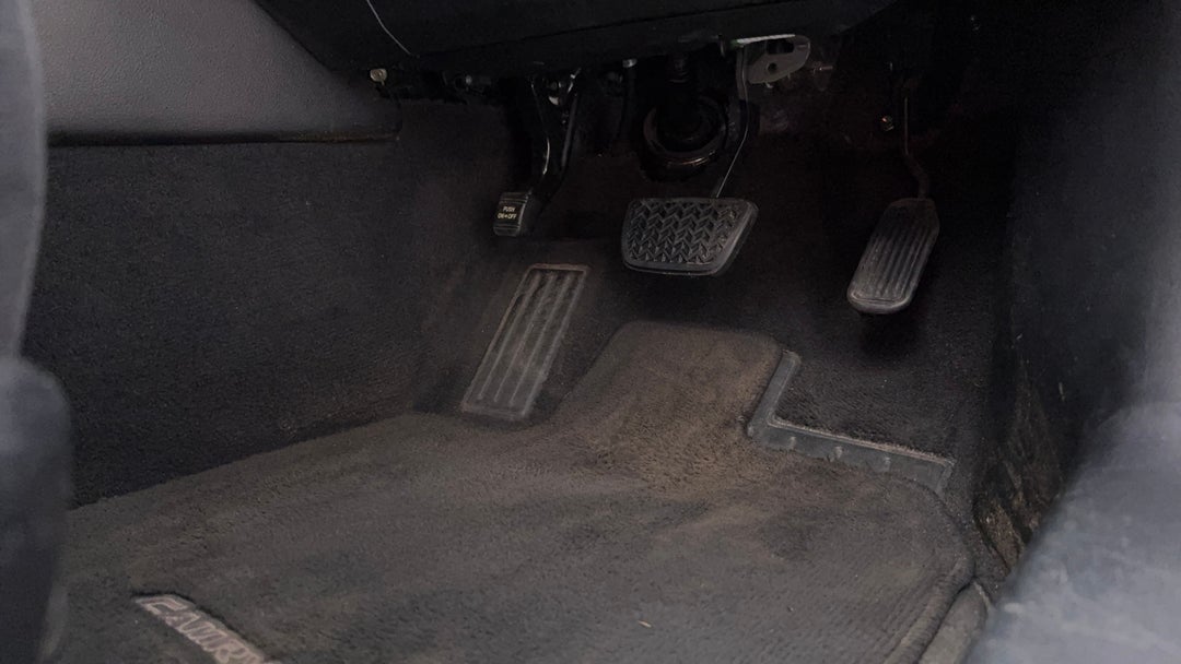 2016 Toyota Camry Altise, Automatic, 99121 km, Pedals and Footmat