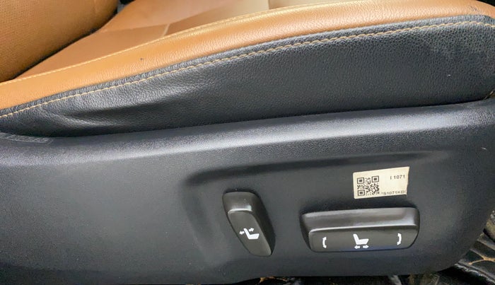 2019 Toyota Innova Crysta 2.8 ZX AT 7 STR, Diesel, Automatic, 49,585 km, Driver Side Adjustment Panel